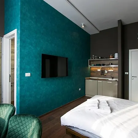 East & West * Belgrado