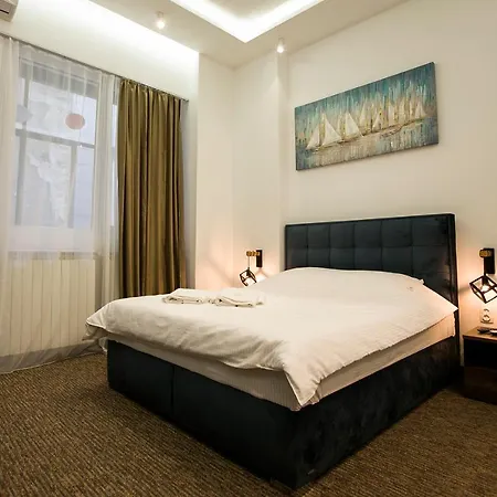 East & West * Belgrado