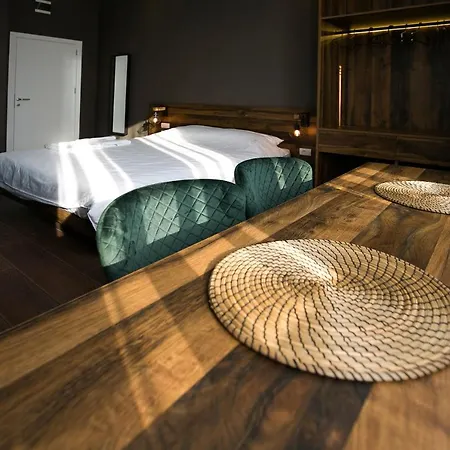 East & West Apartamento