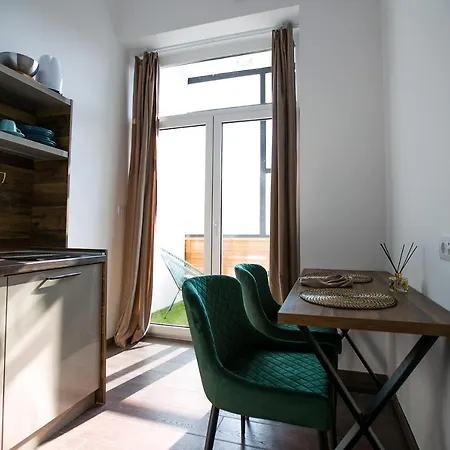 East & West Belgrado