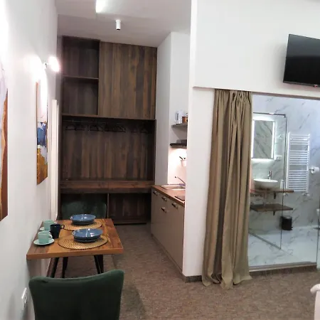 East & West Apartamento Belgrado