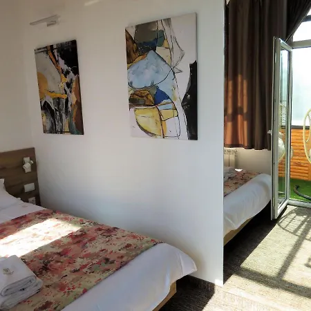 East & West * Belgrado